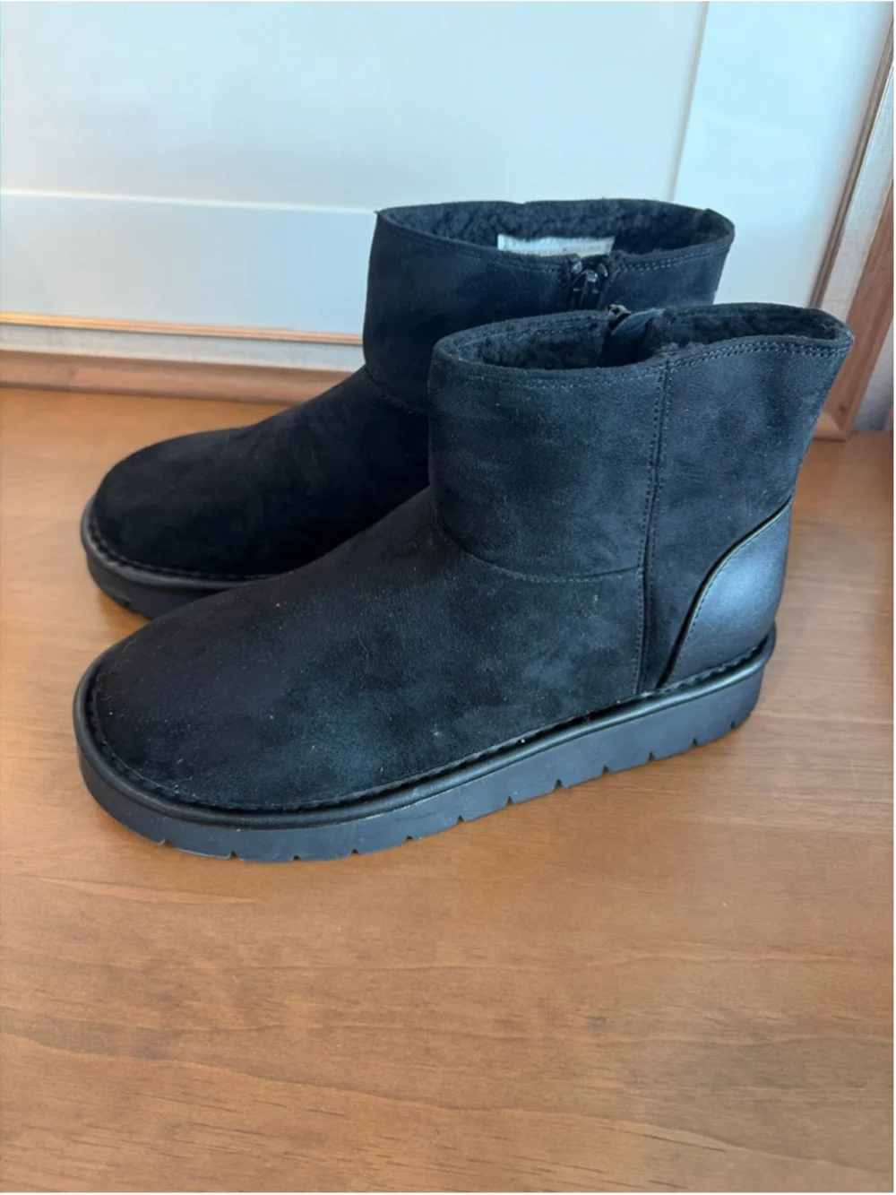 Cat & Jack Honor Black Suede Boots - Youth 4